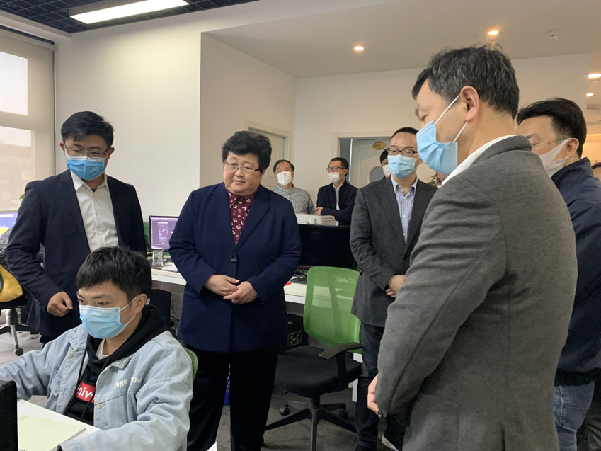寶山區(qū)區(qū)領導一行蒞臨邁維動漫調研企業(yè)復工復產情況(圖1)